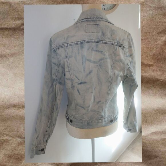 TR Levi's Positively Superior Acid Wash - EUC - Picture 2 of 7